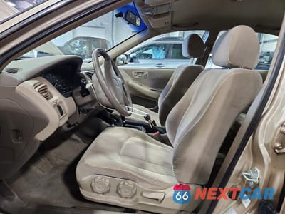 Zdjęcie 7 z 12 samochodu: 2000 HONDA ACCORD LX VIN:1HGCG564XYA128317 - miniatura