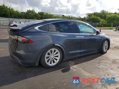 Trzecie zdjęcie samochodu z tyłu: 2017 TESLA MODEL X 100D VIN:5YJXCDE29HF052215 - miniatura