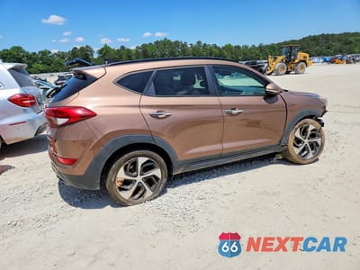 Trzecie zdjęcie samochodu z tyłu: 2016 HYUNDAI TUCSON LIMITED VIN:KM8J3CA28GU137246 - miniatura