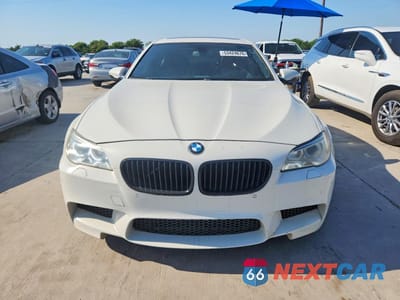 Piąte zdjęcie samochodu w środku: 2013 BMW M5 VIN:WBSFV9C53DC772996 - miniatura
