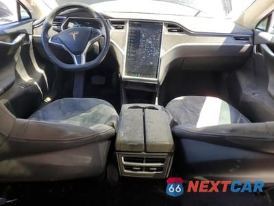 Zdjęcie 8 z 13 samochodu: 2013 TESLA MODEL S VIN:5YJSA1CN4DFP04485 - miniatura