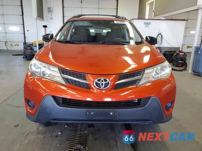 Piąte zdjęcie samochodu w środku: 2015 TOYOTA RAV4 LE VIN:JTMBFREV4FJ044943 - miniatura