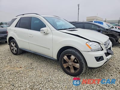 Czwarte zdjęcie samochodu z boku: 2011 MERCEDES-BENZ ML 350 4MATIC VIN:4JGBB8GB5BA706558 - miniatura