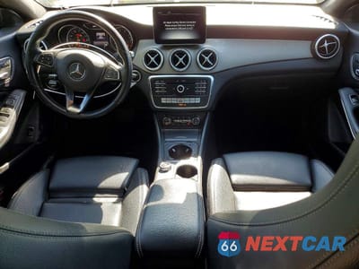 Zdjęcie 8 z 12 samochodu: 2019 MERCEDES-BENZ CLA 250 4MATIC VIN:WDDSJ4GB2KN722845 - miniatura