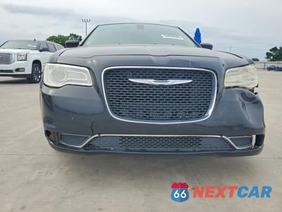 Piąte zdjęcie samochodu w środku: 2015 CHRYSLER 300 LIMITED VIN:2C3CCAAG4FH779501 - miniatura