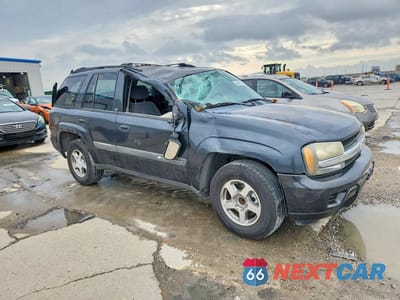 Czwarte zdjęcie samochodu z boku: 2004 CHEVROLET TRAILBLAZER LS/LT VIN:1GNDS13S442330188 - miniatura