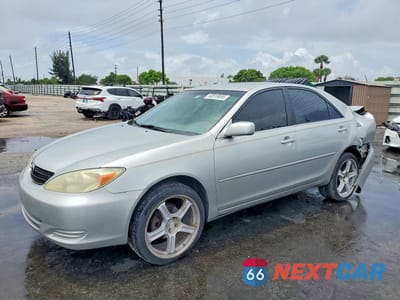 2002 TOYOTA CAMRY LE 4T1BE32K92U099404 - główne zdjęcie licytacji z USA - miniatura
