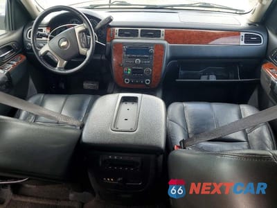 Zdjęcie 8 z 13 samochodu: 2012 CHEVROLET SUBURBAN K1500 LT VIN:1GNSKJE73CR295584 - miniatura