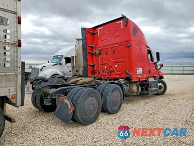 Czwarte zdjęcie samochodu z boku: 2022 FREIGHTLINER CASCADIA 126 VIN:1FUJHHDR0NLMX2721 - miniatura