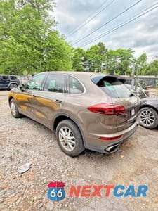 Trzecie zdjęcie samochodu z tyłu: 2016 PORSCHE CAYENNE VIN:WP1AA2A20GLA00519 - miniatura
