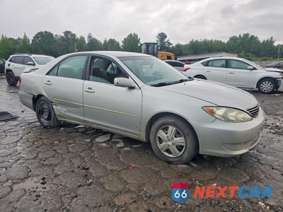 Czwarte zdjęcie samochodu z boku: 2005 TOYOTA CAMRY LE VIN:4T1BE32KX5U424906 - miniatura