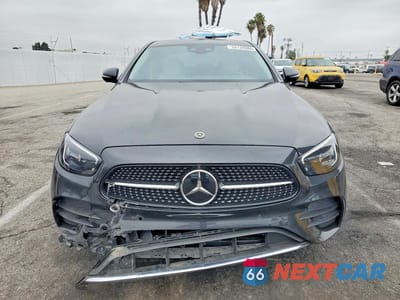 Piąte zdjęcie samochodu w środku: 2021 MERCEDES-BENZ E 350 VIN:W1KZF8DB0MA967472 - miniatura