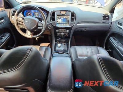Zdjęcie 8 z 12 samochodu: 2018 CHRYSLER 300 S VIN:2C3CCAGG6JH296575 - miniatura