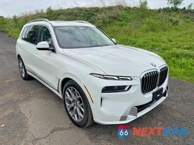 Czwarte zdjęcie samochodu z boku: 2023 BMW X7 XDRIVE40I VIN:5UX23EM05P9R82524 - miniatura
