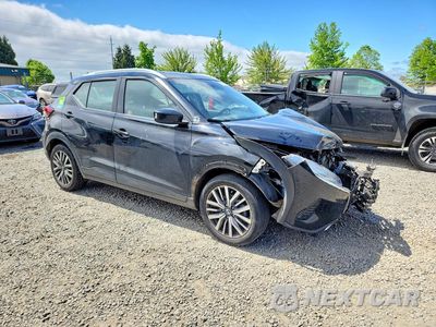 Czwarte zdjęcie samochodu z boku: 2021 NISSAN KICKS SV VIN:3N1CP5CV8ML535845 - miniatura