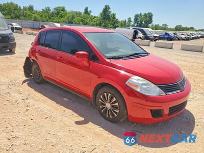 Czwarte zdjęcie samochodu z boku: 2009 NISSAN VERSA VIN:3N1BC13E79L371270 - miniatura