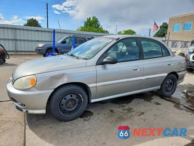 2002 KIA RIO BASE KNADC123X26198833 - główne zdjęcie licytacji z USA - miniatura