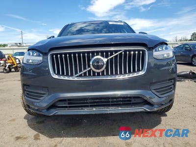 Piąte zdjęcie samochodu w środku: 2021 VOLVO XC90 T6 MOMENTUM VIN:YV4A22PK2M1676612 - miniatura