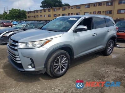 2019 TOYOTA HIGHLANDER XLE 5TDKZRFH7KS332243 - główne zdjęcie licytacji z USA - miniatura