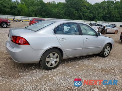 Trzecie zdjęcie samochodu z tyłu: 2006 KIA OPTIMA LX VIN:KNAGE123965036128 - miniatura