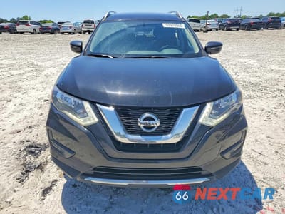 Piąte zdjęcie samochodu w środku: 2017 NISSAN ROGUE S VIN:JN8AT2MT2HW385831 - miniatura