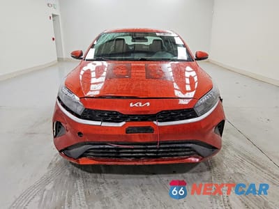 Piąte zdjęcie samochodu w środku: 2022 KIA FORTE LXS VIN:3KPF24AD0NE495585 - miniatura