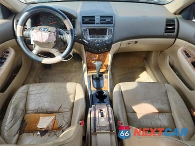 Zdjęcie 8 z 12 samochodu: 2004 HONDA ACCORD EX VIN:1HGCM66524A045529 - miniatura