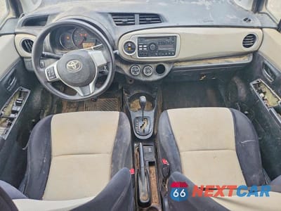 Zdjęcie 8 z 12 samochodu: 2013 TOYOTA YARIS 5-DOOR L VIN:JTDKTUD35DD549073 - miniatura
