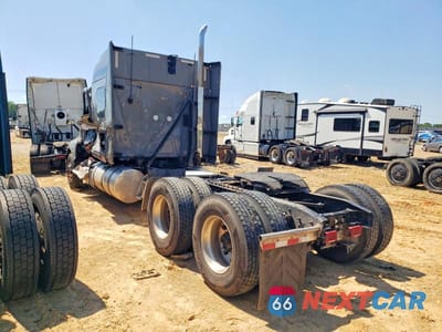 Trzecie zdjęcie samochodu z tyłu: 2025 INTERNATIONAL LT62F SEMI TRUCK VIN:3HSDZSZR2SN381095 - miniatura