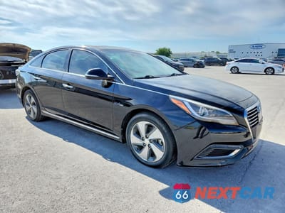 Czwarte zdjęcie samochodu z boku: 2016 HYUNDAI SONATA HYBRID LIMITED VIN:KMHE34L19GA008932 - miniatura
