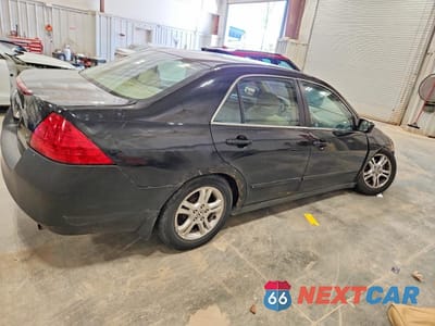 Trzecie zdjęcie samochodu z tyłu: 2007 HONDA ACCORD LX VIN:1HGCM56417A004718 - miniatura