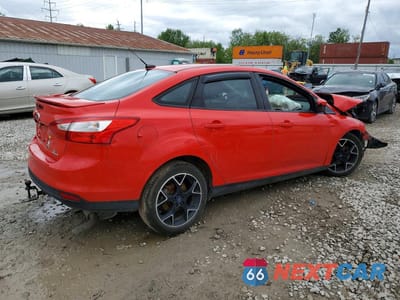 Trzecie zdjęcie samochodu z tyłu: 2014 FORD FOCUS SE VIN:1FADP3F20EL275564 - miniatura