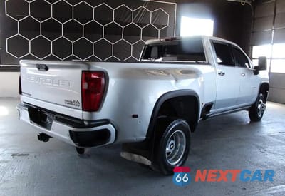 Trzecie zdjęcie samochodu z tyłu: 2022 CHEVROLET SILVERADO K3500 HIGH COUNTRY VIN:1GC4YVEY8NF270409 - miniatura