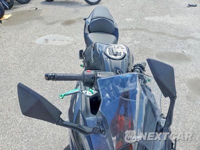 Piąte zdjęcie samochodu w środku: 2025 KAWASAKI EX650 VIN:ML5EXER14SDAE4727 - miniatura