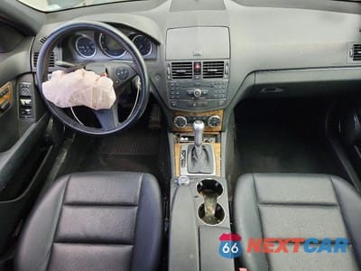 Zdjęcie 8 z 12 samochodu: 2009 MERCEDES-BENZ C 350 VIN:WDDGF56X79R043781 - miniatura