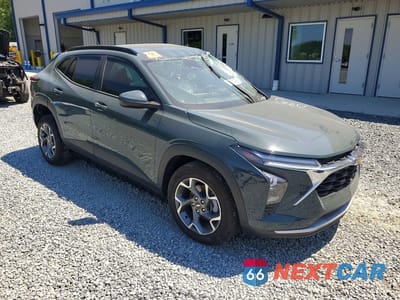 Czwarte zdjęcie samochodu z boku: 2025 CHEVROLET TRAX 1LT VIN:KL77LHEP7SC280332 - miniatura