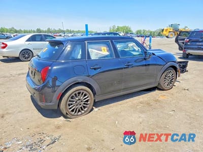 Trzecie zdjęcie samochodu z tyłu: 2026 MINI COOPER S VIN:WMW53GD08T2X96938 - miniatura