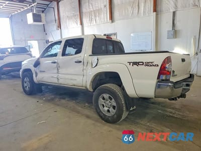 Drugie zdjęcie samochodu z przodu: 2015 TOYOTA TACOMA V6 VIN:5TFLU4EN9FX143283 - miniatura