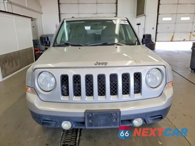 Piąte zdjęcie samochodu w środku: 2011 JEEP PATRIOT SPORT VIN:1J4NT1GA6BD132347 - miniatura
