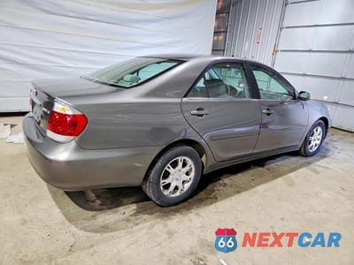 Trzecie zdjęcie samochodu z tyłu: 2005 TOYOTA CAMRY LE VIN:4T1BE32K55U983361 - miniatura