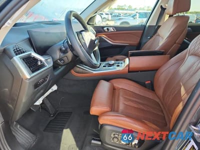Zdjęcie 7 z 14 samochodu: 2023 BMW X7 XDRIVE40I VIN:5UX23EM0XP9P22992 - miniatura