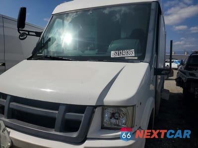 2015 ISUZU NPR HD DELIVERY TRUCK JALB4T170F7W00445 - główne zdjęcie licytacji z USA - miniatura
