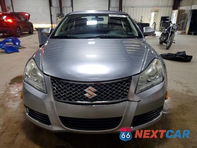 Piąte zdjęcie samochodu w środku: 2010 SUZUKI KIZASHI SE VIN:JS2RE9A3XA6101251 - miniatura