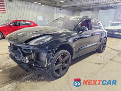 2017 PORSCHE MACAN TURBO WP1AF2A55HLB60098 - główne zdjęcie licytacji z USA - miniatura