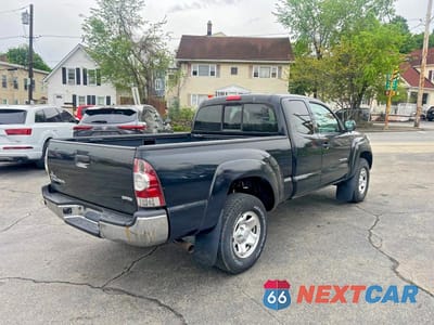 Trzecie zdjęcie samochodu z tyłu: 2010 TOYOTA TACOMA ACCESS CAB VIN:5TEUX4EN5AZ744011 - miniatura