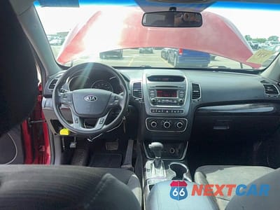 Zdjęcie 9 z 11 samochodu: 2014 KIA SORENTO LX VIN:5XYKT3A68EG514040 - miniatura