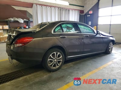 Trzecie zdjęcie samochodu z tyłu: 2016 MERCEDES-BENZ C 300 4MATIC VIN:55SWF4KB1GU120513 - miniatura