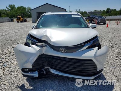 Piąte zdjęcie samochodu w środku: 2026 TOYOTA SIENNA XLE 8-PASSENGER VIN:5TDYRKECXTS316613 - miniatura