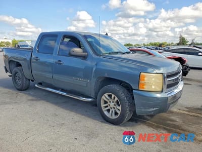 Czwarte zdjęcie samochodu z boku: 2008 CHEVROLET SILVERADO C1500 VIN:2GCEC13C281336662 - miniatura