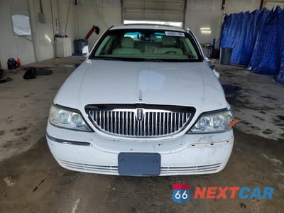 Piąte zdjęcie samochodu w środku: 2006 LINCOLN TOWN CAR SIGNATURE LIMITED VIN:1LNHM82V16Y643025 - miniatura